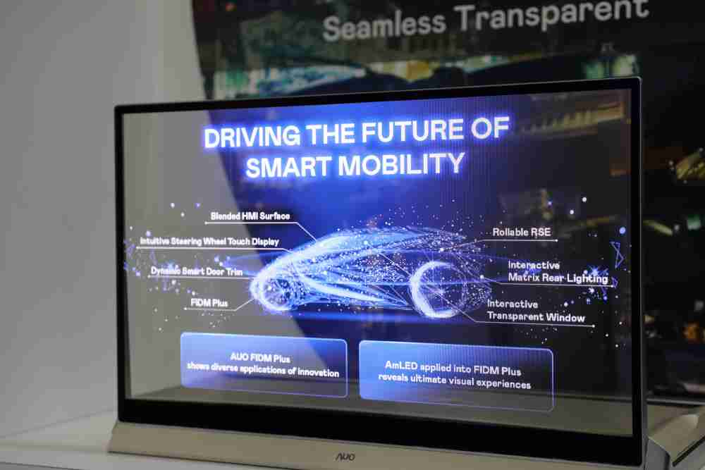 糖果派对凭借着超高亮度和透明度，，这款30吋透明Micro LED显示器在AR系统与智慧零售具有潜在的应用价值。。。。