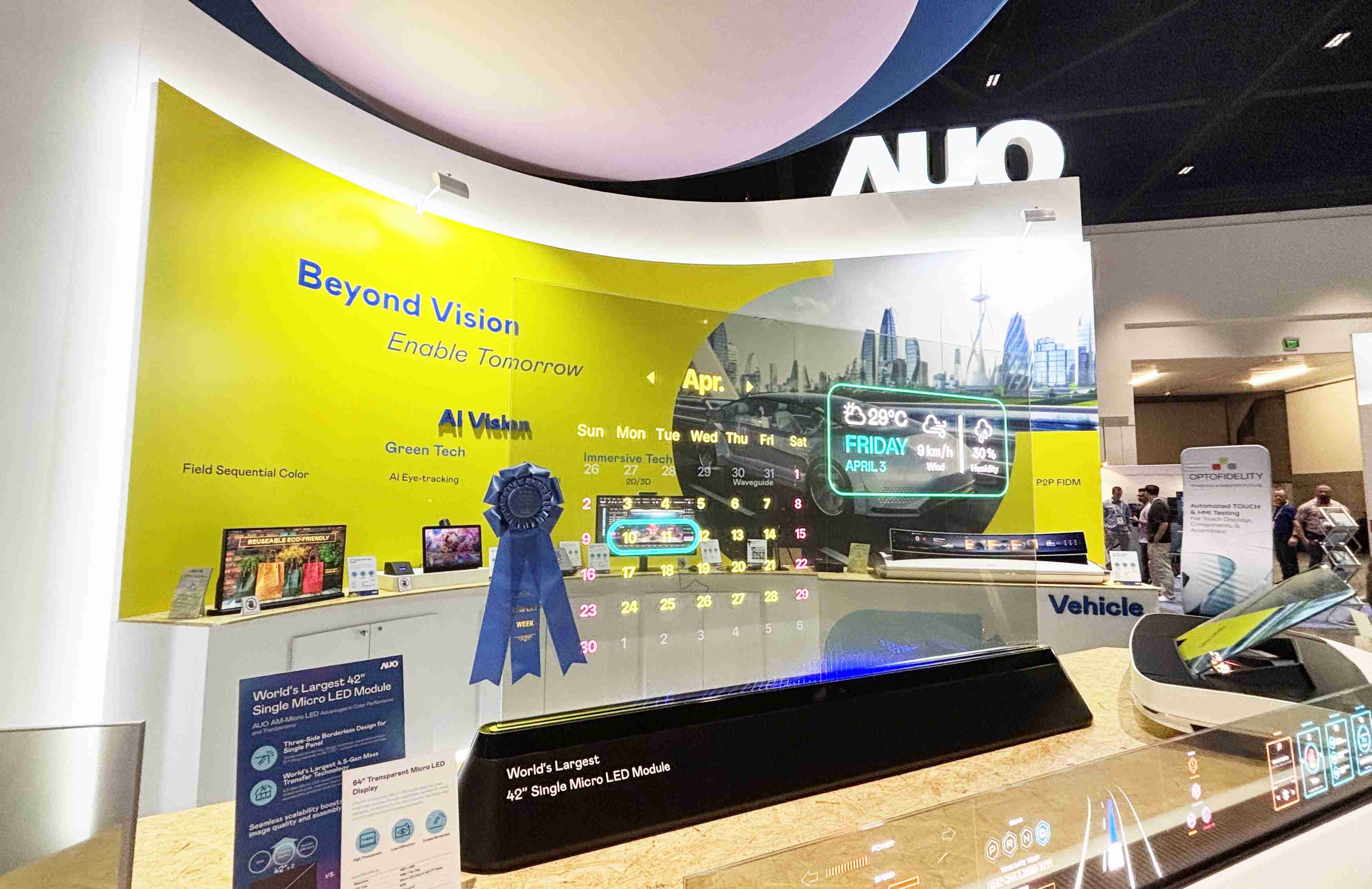 糖果派对64吋透明Micro LED显示器获〝最佳Micro LED技术应用奖〞，，，，其绝妙的透明穿透特性，，，，同时具备1,000 nits的高亮度表现，，，，并透过精细的无缝拼接延伸，，，，可依需求灵活应用于多元场域，，展现出Micro LED显示技术划时空的无限潜力